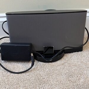 Bose Gray and Black Portable Speaker with Ipod, remote and power supply